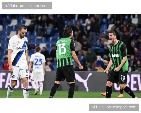 萨索洛3-2战胜十人应战的萨勒尼塔纳，后者降级几成定局